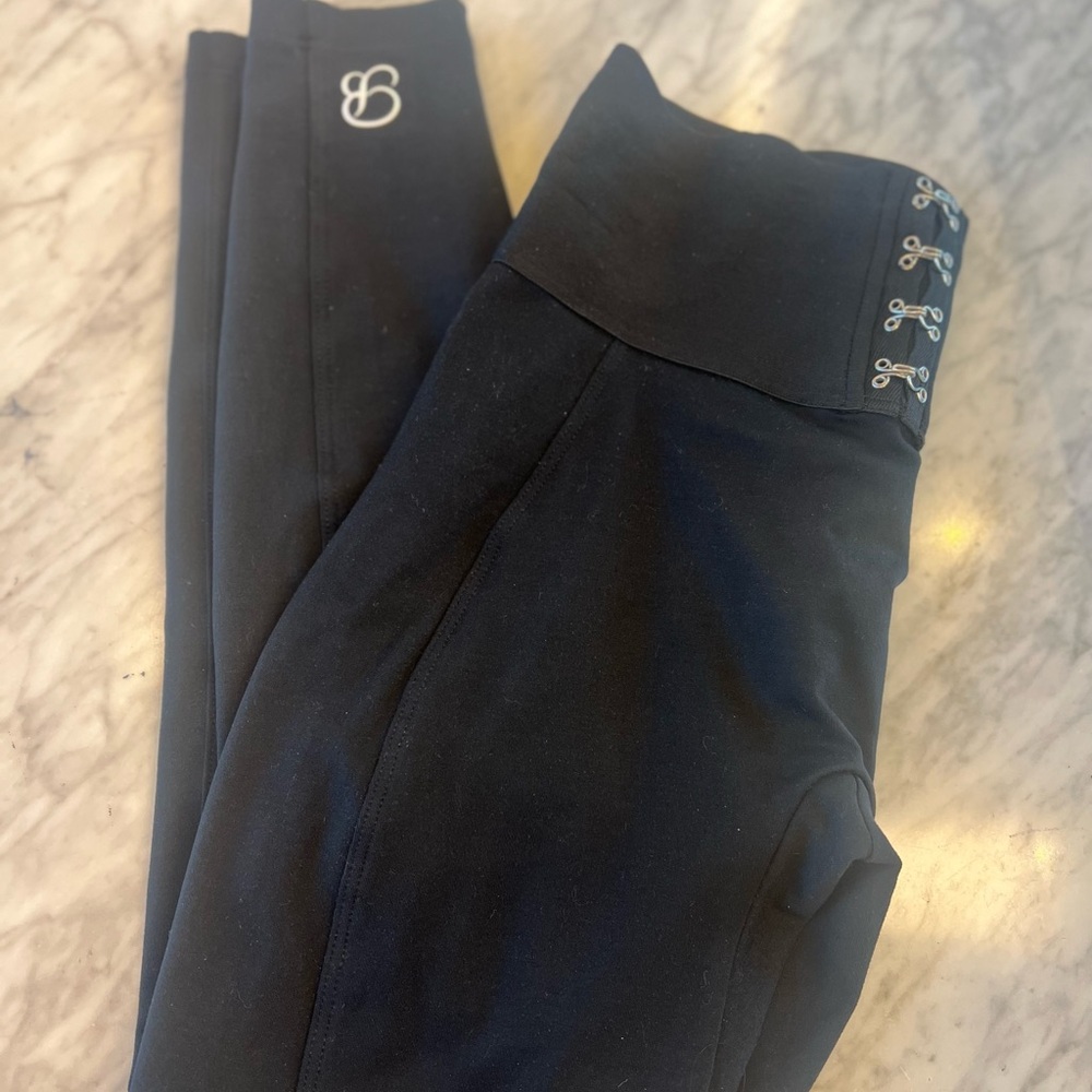 Bombshell Waist Cincher scrunch butt Leggings. Black. Size M.